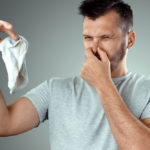 作業着のにおいが気になる！その原因と対策を解説します